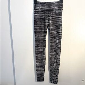 JoyLab Monochrome Patterned Leggings